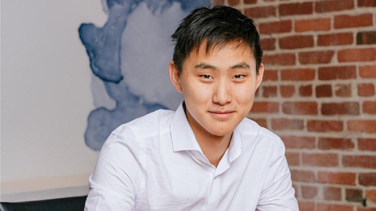 Quem é Alexandr Wang? O Gênio da Inteligência Artificial que Ficou Bilionário Antes dos 30 Quem é Alexandr Wang? O Gênio da Inteligência Artificial que Ficou Bilionário Antes dos 30